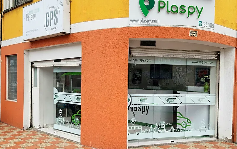 Fachada de la oficina de Plaspy en la Carrera 17 # 70a-01, Bogotá